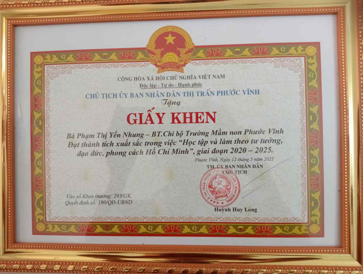 giay khen co nhung